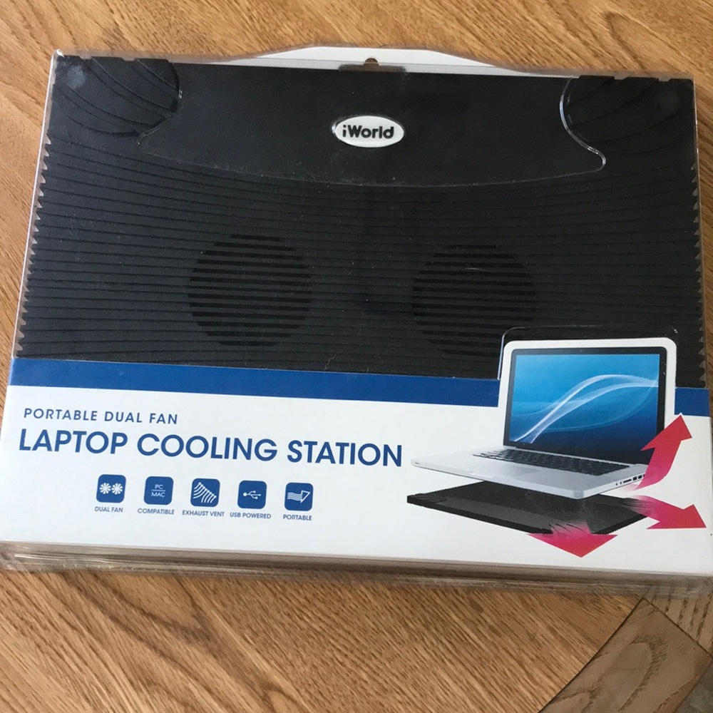 Laptop cooling station